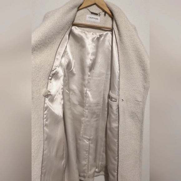 Calvin Klein belted asymmetrical furry off white coat jacket, size L, like new! - Picture 13 of 15
